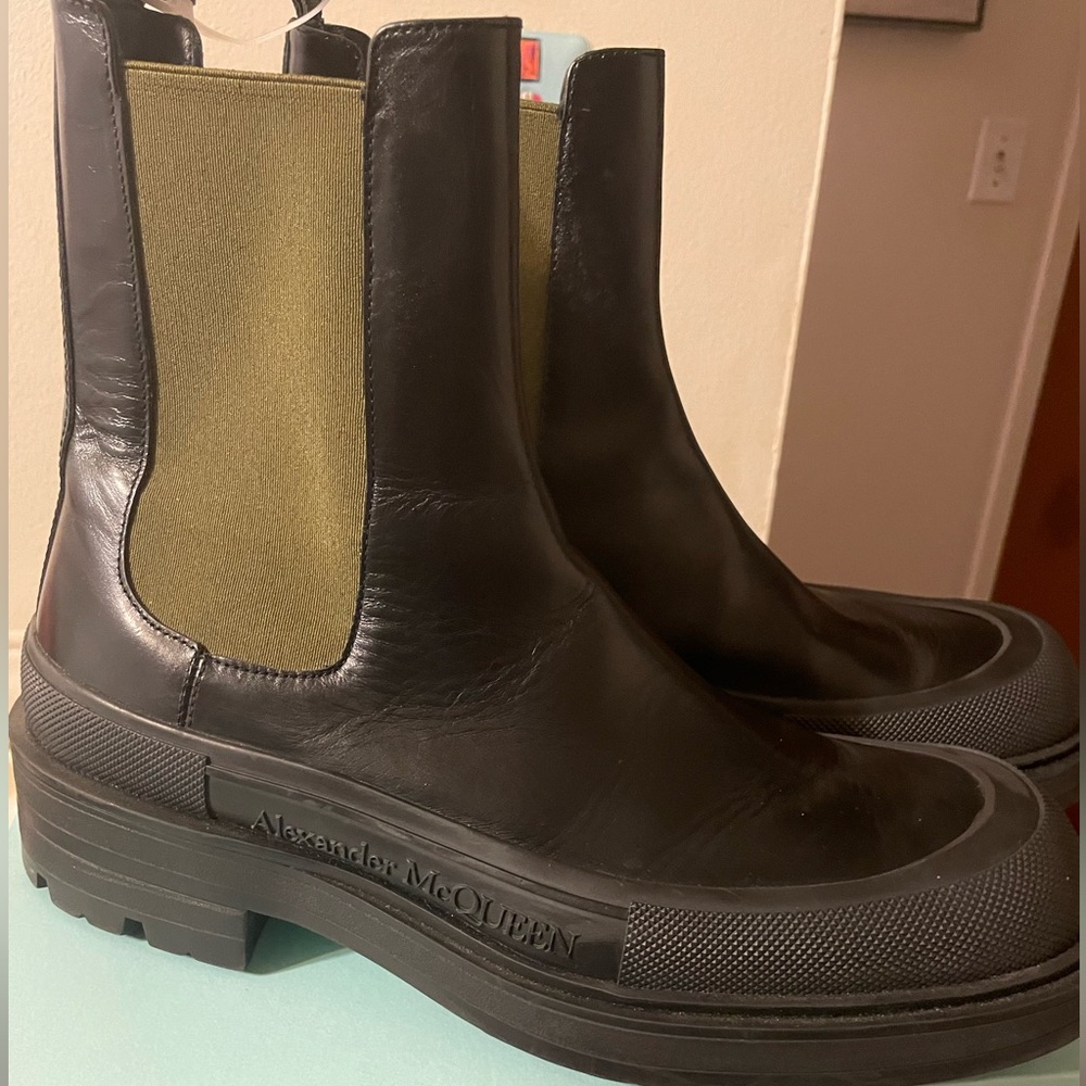 Mens Alexander McQueen Chelsea Leather Boots Black/Olive Green 42 US 10